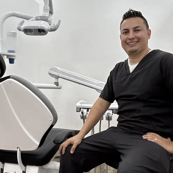 Luis Gerardo Godina García, cirujano dentista